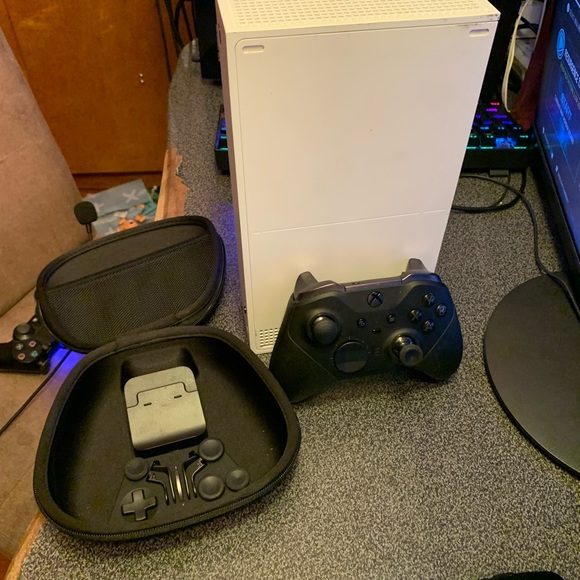 Xbox series s with a scuff controller - Picture 3 of 5